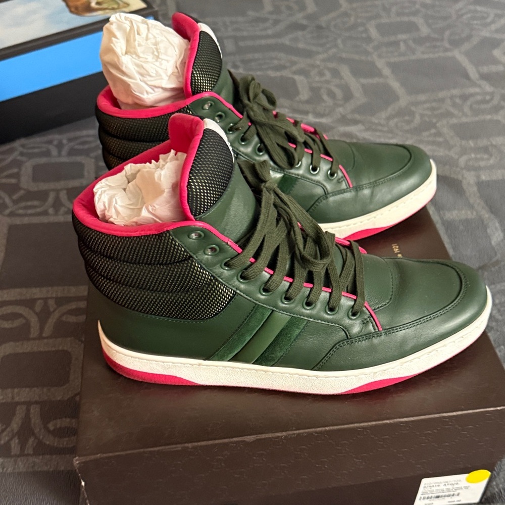 Gucci Dark Green High-Top Sneakers with Pink Trim. Gucci size 9 is a USA size 10 - Picture 3 of 5